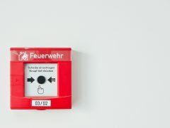 Dinas Damkar Magetan Tangani Pohon Tumbang di SPBU