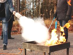 Dinas Damkar Magetan Simulasi Bencana di Hutan Kota